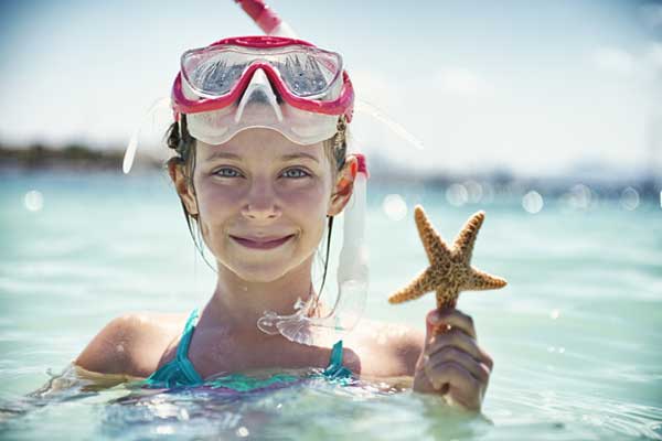 girl with starfish